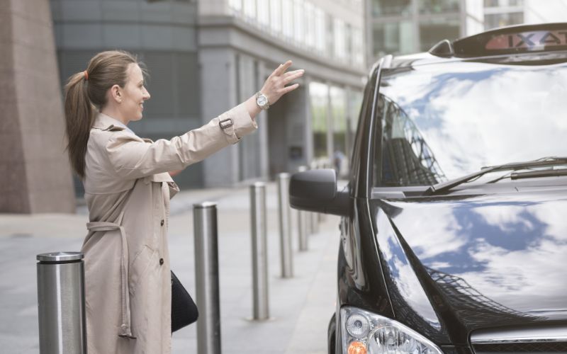 Why Locals Prefer Airport Transfers Wolverhampton Over Taxis